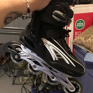Size 8 men’s roller blades like new